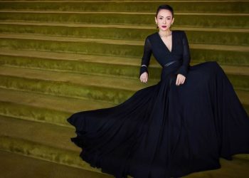 “The Gold House Gala Awards”: Chương Tử Di thu hút mọi ánh nhìn với thiết kế của Công Trí