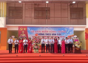 Xã Phúc Lộc gắn biển công trình Trường THCS Vân Cốc
